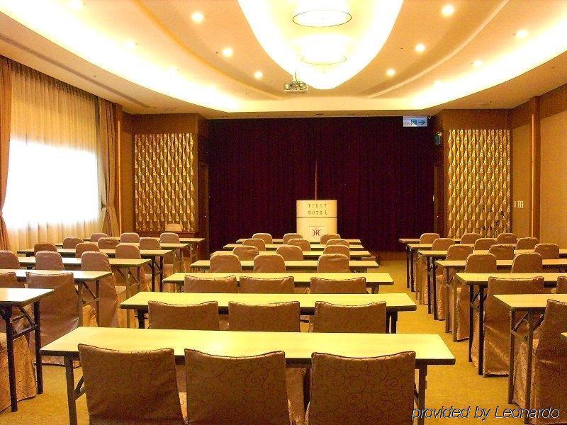 First Hotel Taipei Dış mekan fotoğraf